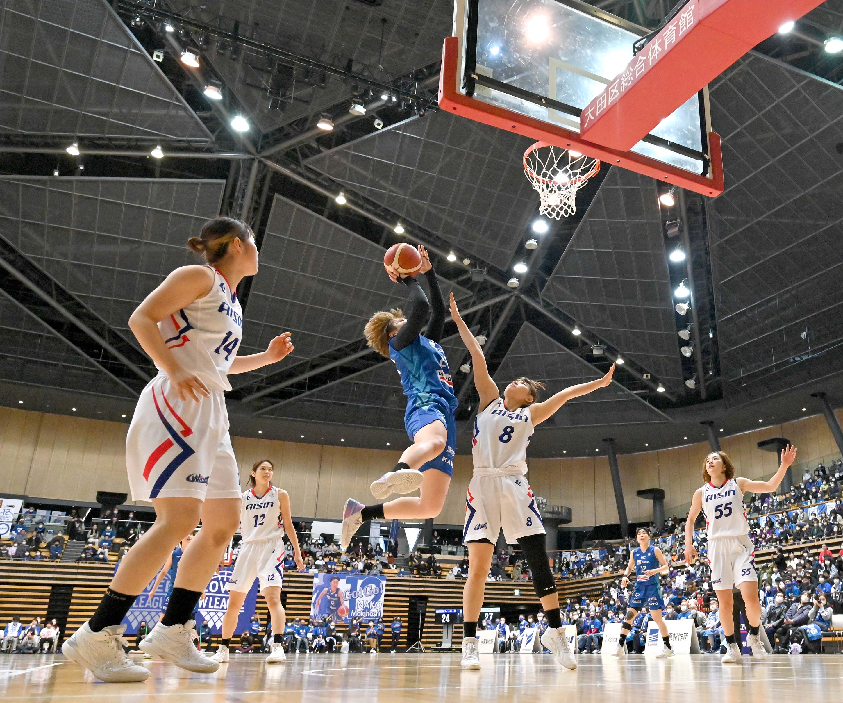 大田区総合体育館でのバスケットボールの試合の写真